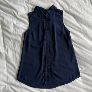 ❗️Moving Sale❗️Banana Republic Sleeveless Button Down Shirt